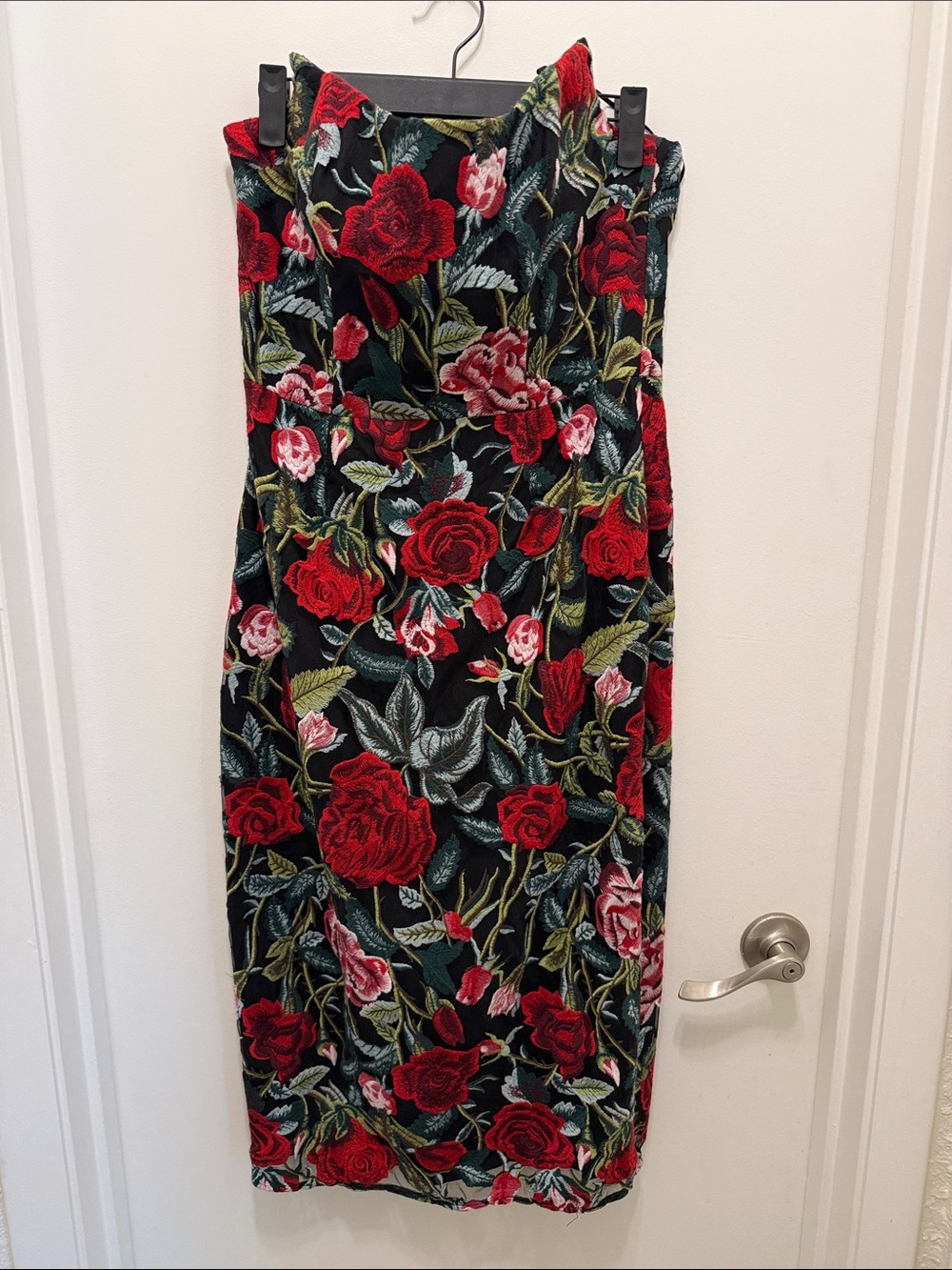 Dress the population Cosette Floral Embroidered Strapless Body-Con Dress - Picture 2 of 5